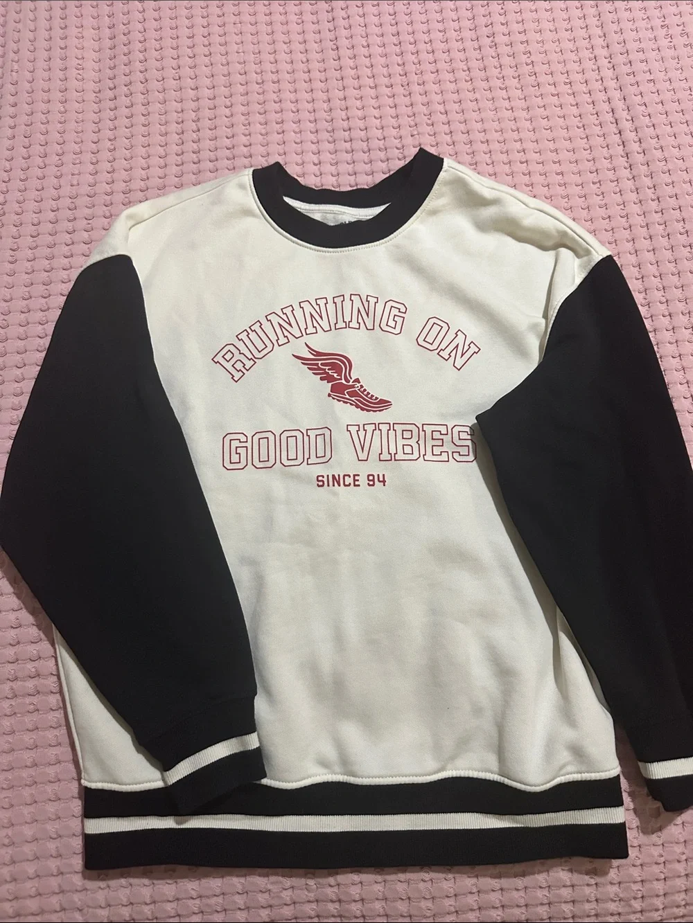 Old Navy White & Black 'Running On Good Vibes' oversized Crewneck Sweatshirt